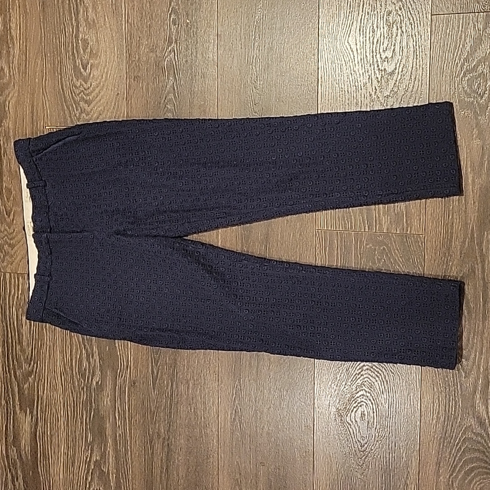 J CREW EYELET CAFE CAPRI SLIM CROP PANTS, 2 (26)
C0049